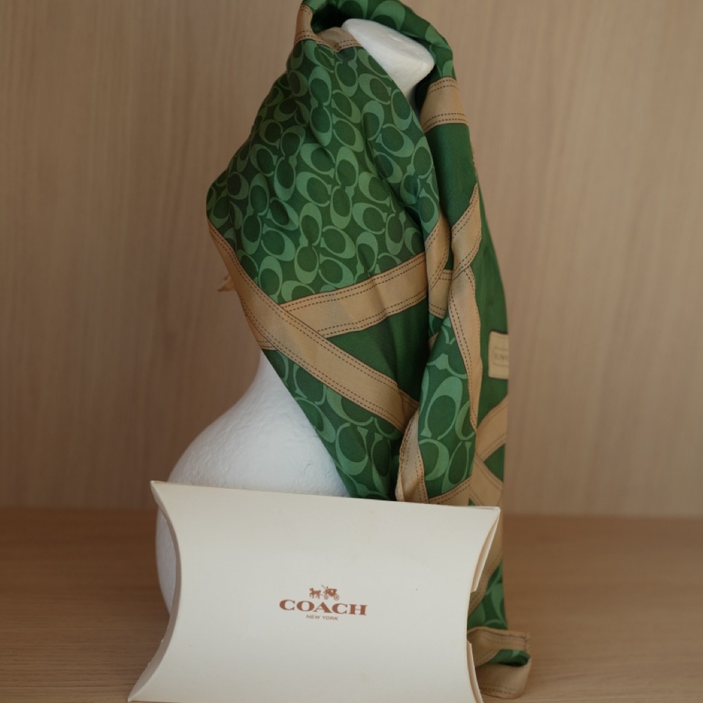 Coach Green and Tan Signature Scarf